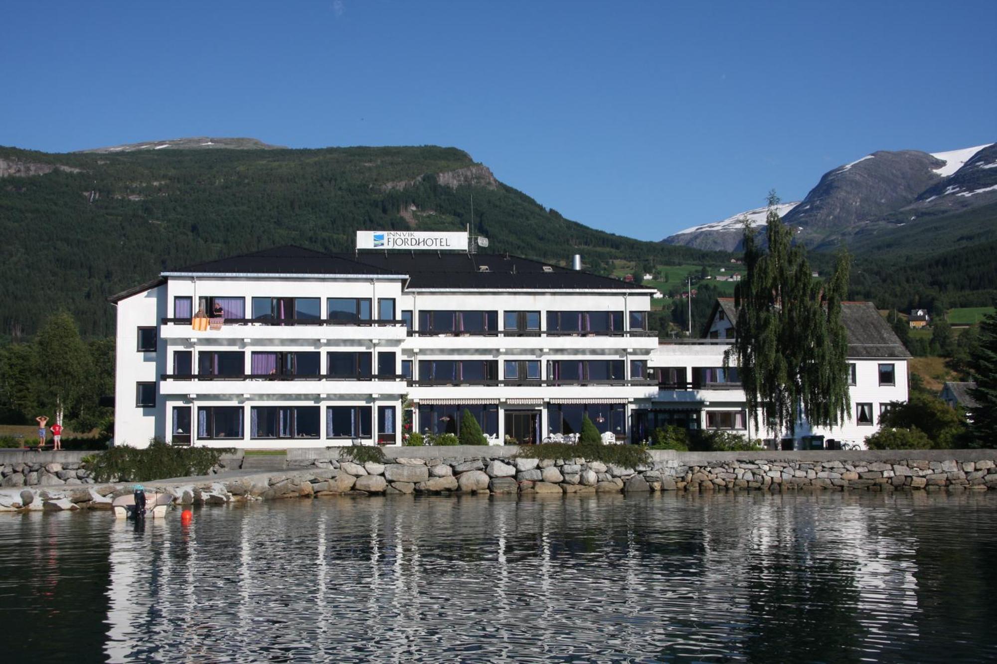 Innvik Fjordhotell Exterior foto